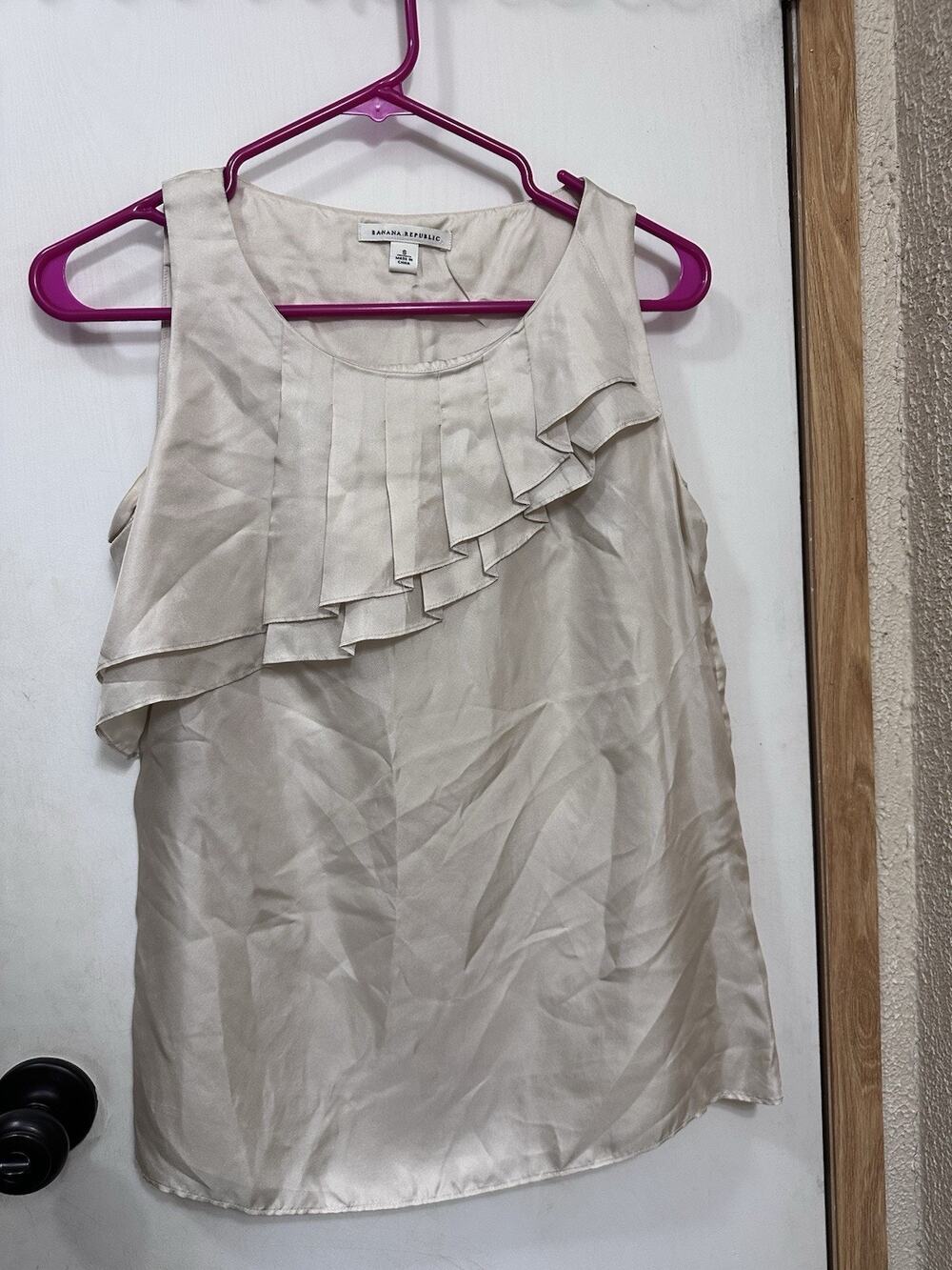 Banana Republic 100% Silk Beige Ruffled Top Sleeveless SZ S Casual Career Resort